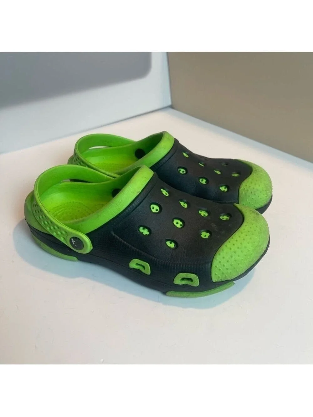 Boys waterproof shoes slides green black for pool or beach Sz 35 EU